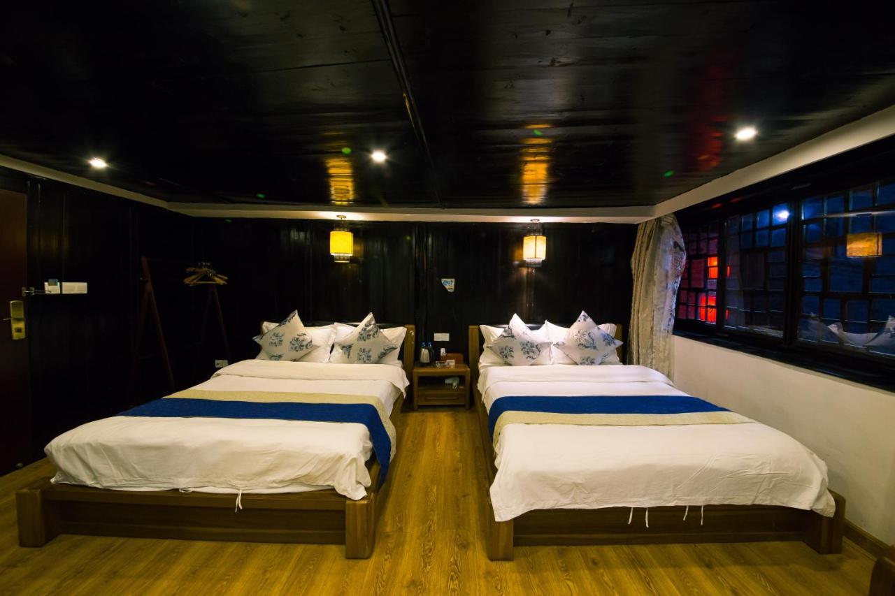 一方砚-旅拍体验民宿 Fenghuang Bagian luar foto